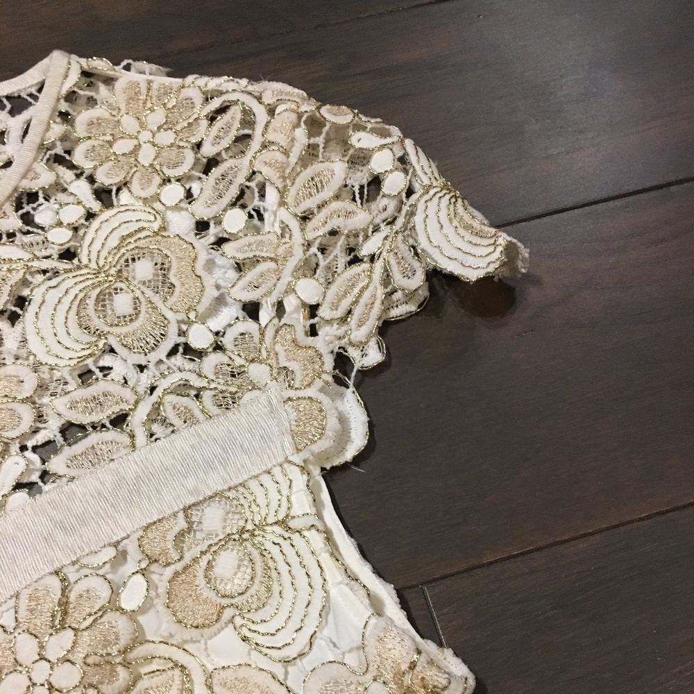 New Saylor Lace Dress - Picture 3 of 4